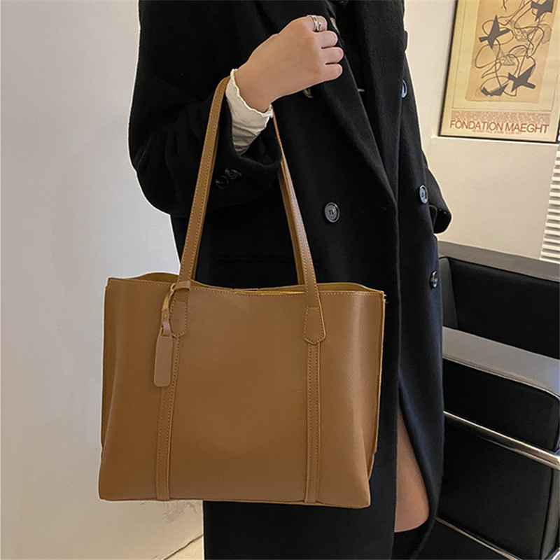 Klassische schwarze Kunstleder – Leatherworking Classic Bewertung und Preis