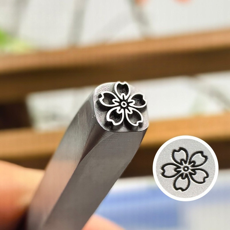 5/7mm Blumenmuster Metallpräge – Leatherwork Embossing Bewertung und Preis
